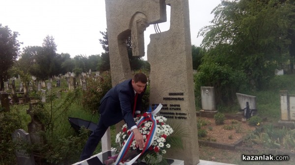 Признателност в Деня на победата пред Паметника на Червената армия в Копринка