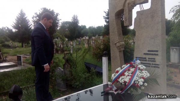 Признателност в Деня на победата пред Паметника на Червената армия в Копринка