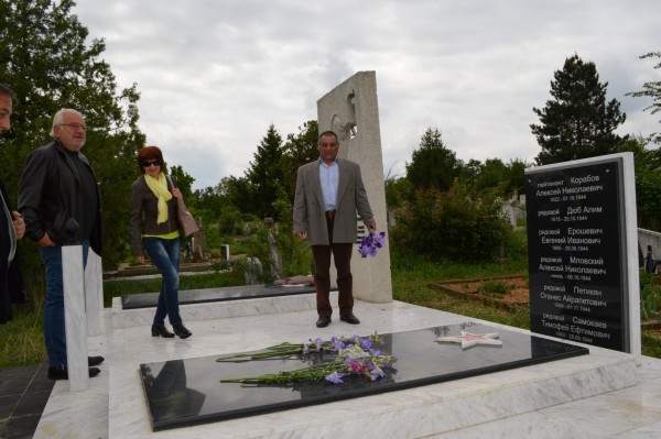 Признателност в Деня на победата пред Паметника на Червената армия в Копринка