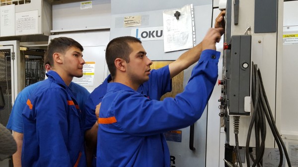 Първите ученици по швейцарската система за дуално образование завършват гимназия