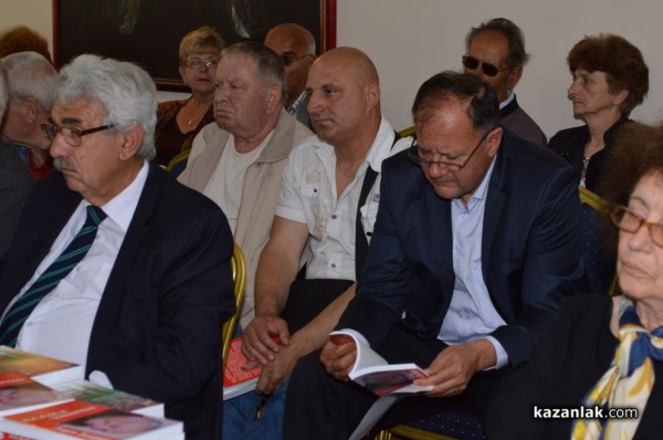 Михаил Миков и Янаки Стоилов гостуват на юбилея на казанлъшката БСП днес