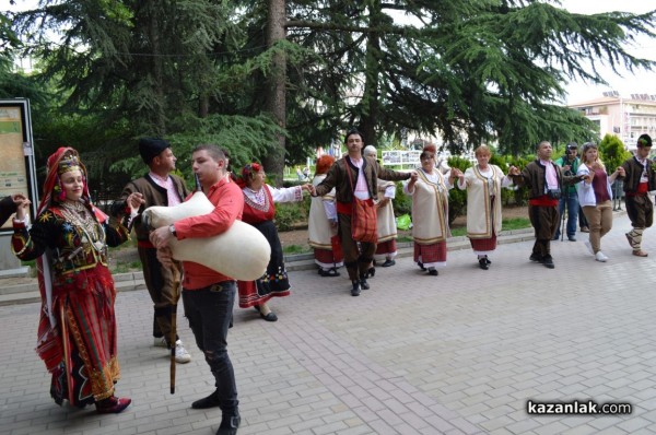 Възстановки на сватбените ритуали в казанлъшкия край трогнаха казанлъчани