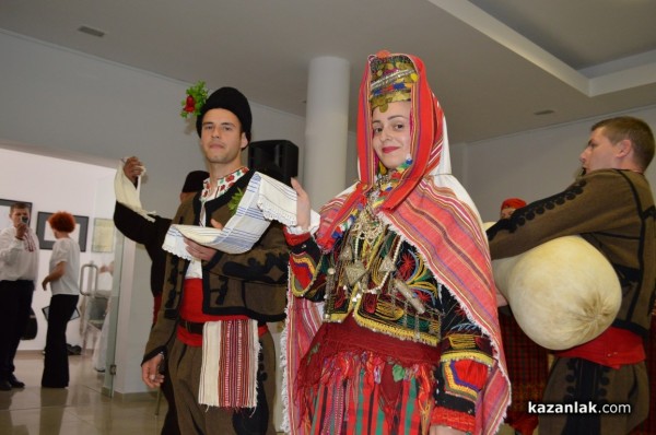 Възстановки на сватбените ритуали в казанлъшкия край трогнаха казанлъчани