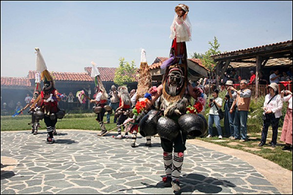 БЪЛГАРАН отваря врати обновен