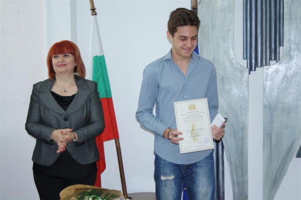 Две учителки от Казанлък получиха награди от МОН