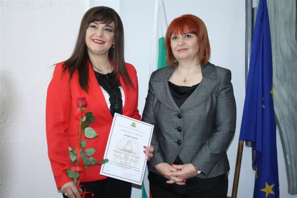 Две учителки от Казанлък получиха награди от МОН