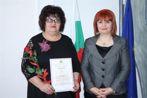 Две учителки от Казанлък получиха награди от МОН