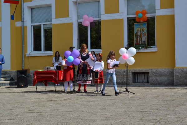 Кметът на Общината поздрави енинските учители и ученици