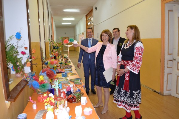 Кметът на Общината поздрави енинските учители и ученици