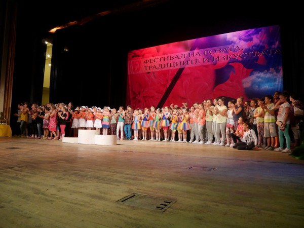 Казанлък бе домакин на VІІ Национален конкурс по класически, характерни и модерни танци за купа „Българска Роза - 2017“