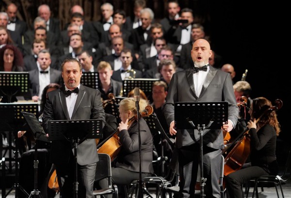 Митрополит Киприан ще дирижира Реквием в родния Казанлък тази събота