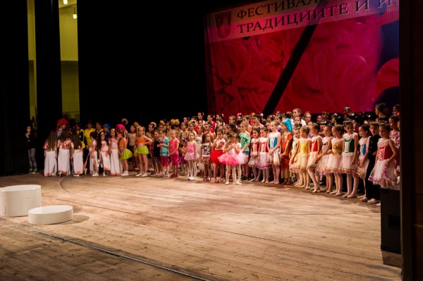 Казанлък бе домакин на VІІ Национален конкурс по класически, характерни и модерни танци за купа „Българска Роза - 2017“