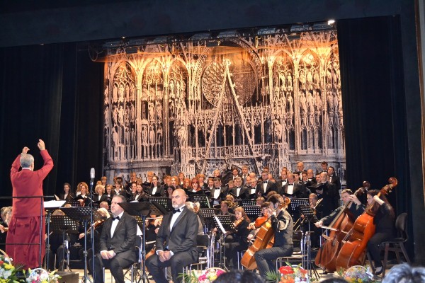 Благословен подарък за казанлъчани и Фестивал на розата 2017