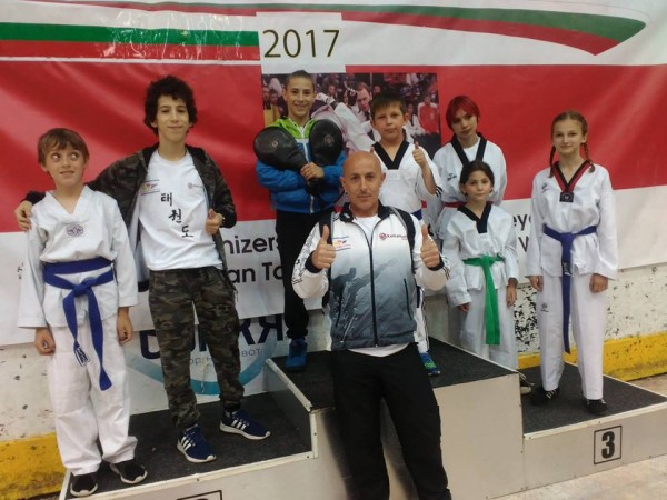 5 златни медала за казанлъшките таекуондисти от “Херея трофи“