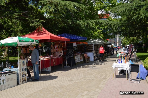 Лунапарк и пъстри дюкяни за Празника на розата, панаир - не