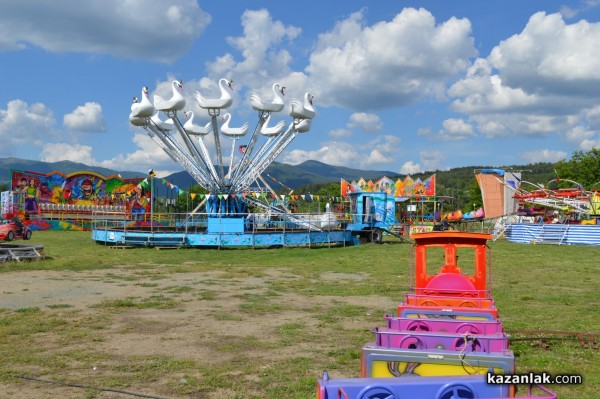 Лунапарк и пъстри дюкяни за Празника на розата, панаир - не