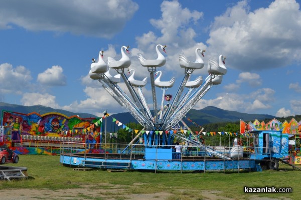Лунапарк и пъстри дюкяни за Празника на розата, панаир - не