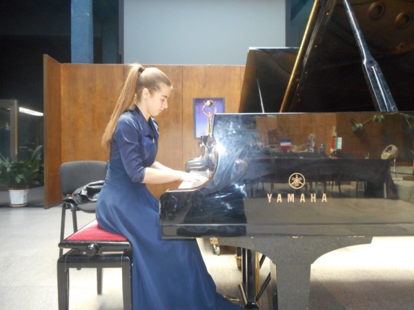 Отново с престижни отличия се върнаха талантливите казанлъшки пианисти
