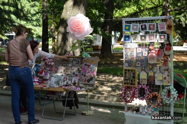 Лунапарк и пъстри дюкяни за Празника на розата, панаир - не