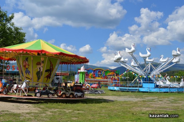 Лунапарк и пъстри дюкяни за Празника на розата, панаир - не