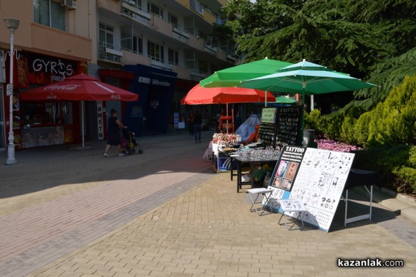 Лунапарк и пъстри дюкяни за Празника на розата, панаир - не