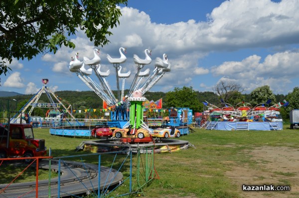 Лунапарк и пъстри дюкяни за Празника на розата, панаир - не