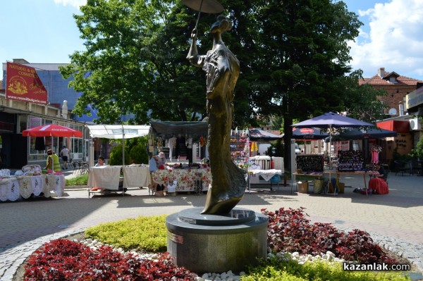 Лунапарк и пъстри дюкяни за Празника на розата, панаир - не