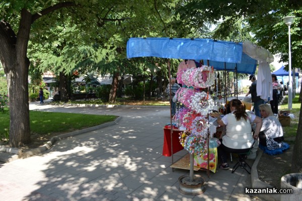 Лунапарк и пъстри дюкяни за Празника на розата, панаир - не