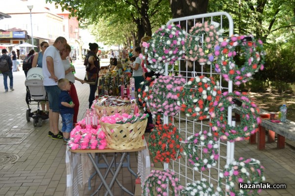 Лунапарк и пъстри дюкяни за Празника на розата, панаир - не