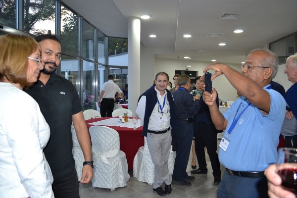 Кметът на община Казанлък се срещна с представители на бизнеса с етерични масла от цял свят