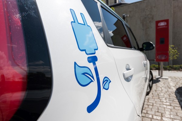 ПЪРВАТА ЕЛЕКТРОСТАНЦИЯ С БЕЗПЛАТЕН ЗАРЯД В КАЗАНЛЪК