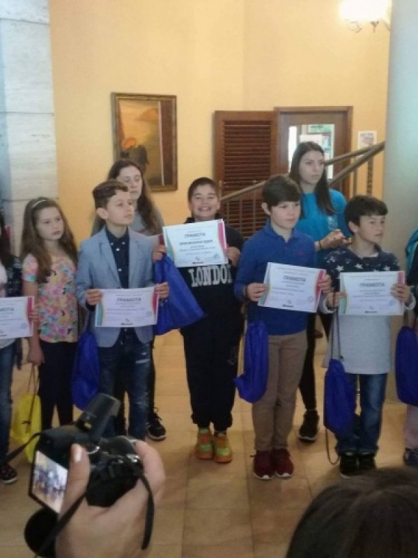 Детската академия по програмиране завоюва 17 отличия в националното IT Знайко