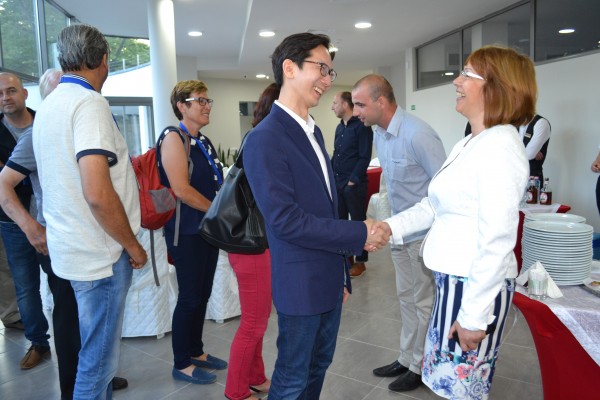 Кметът на община Казанлък се срещна с представители на бизнеса с етерични масла от цял свят