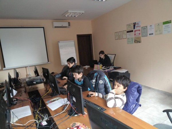 Детската академия по програмиране завоюва 17 отличия в националното IT Знайко