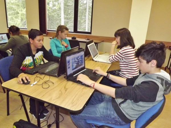 Детската академия по програмиране завоюва 17 отличия в националното IT Знайко