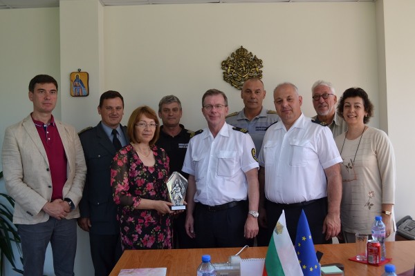 Пожарникари от Казанлък посрещнаха колеги от Германия 