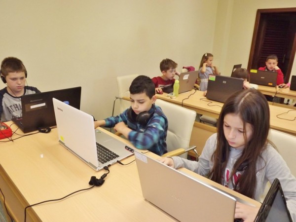 Детската академия по програмиране завоюва 17 отличия в националното IT Знайко