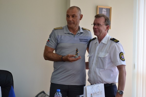 Пожарникари от Казанлък посрещнаха колеги от Германия 