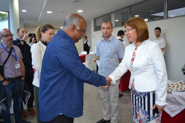 Кметът на община Казанлък се срещна с представители на бизнеса с етерични масла от цял свят