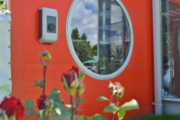 ПЪРВАТА ЕЛЕКТРОСТАНЦИЯ С БЕЗПЛАТЕН ЗАРЯД В КАЗАНЛЪК