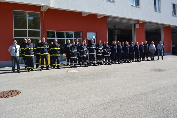 Пожарникари от Казанлък посрещнаха колеги от Германия 