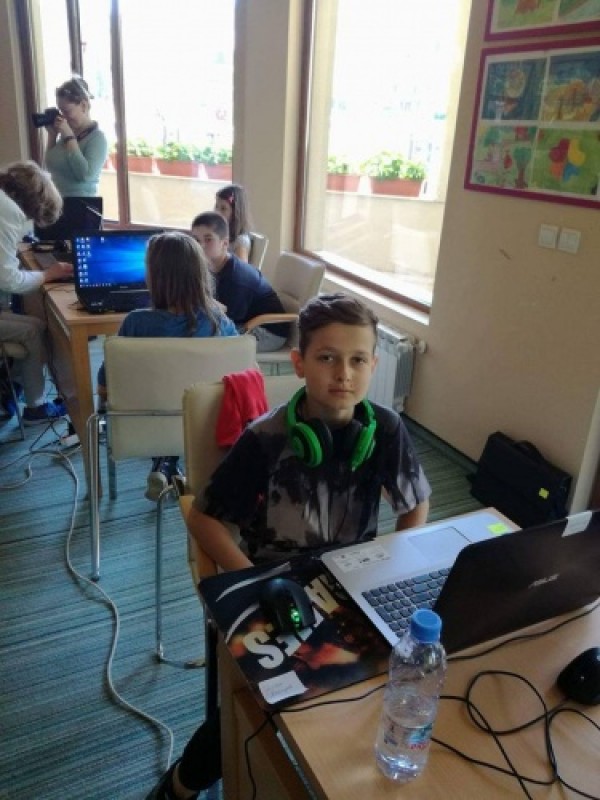 Детската академия по програмиране завоюва 17 отличия в националното IT Знайко