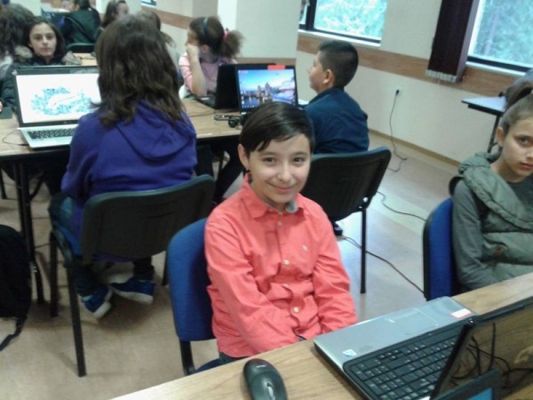 Детската академия по програмиране завоюва 17 отличия в националното IT Знайко