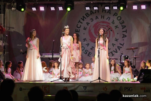 Кметът на Общината връчи Ключа на Казанлък на Царица Роза 2017