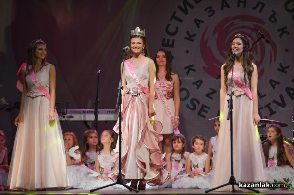 Кметът на Общината връчи Ключа на Казанлък на Царица Роза 2017