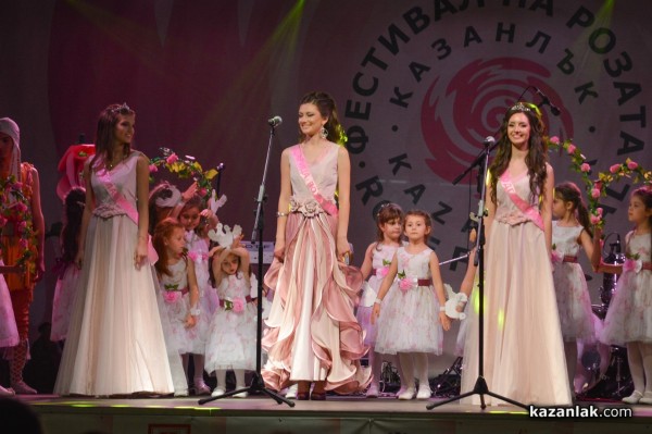 Кметът на Общината връчи Ключа на Казанлък на Царица Роза 2017