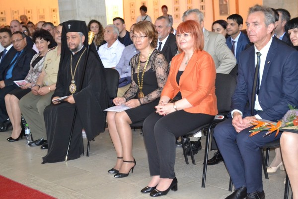 Почетен гражданин и марка в Деня на Казанлък