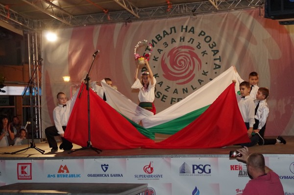 Тържествена заря – проверка в Казанлък за 2 юни