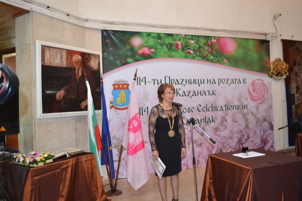 Почетен гражданин и марка в Деня на Казанлък