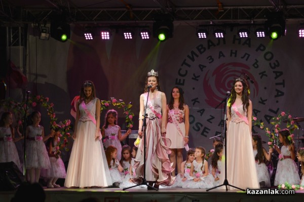 Кметът на Общината връчи Ключа на Казанлък на Царица Роза 2017